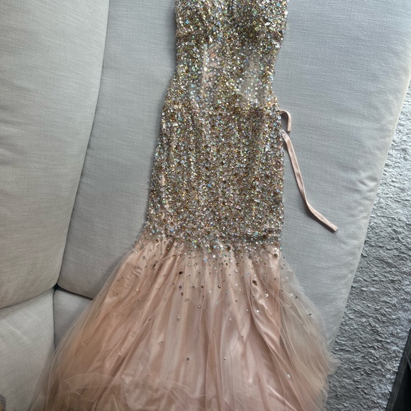 Prom dress. Brought from PromBay. Size 6. Worn 1 time. - Picture 3 of 9